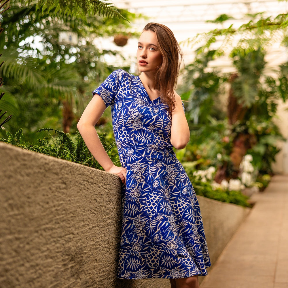 Lahkotna. Ženstvena. Tvoja.